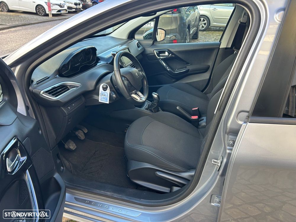 Peugeot 208 1.2 PureTech Signature - 13