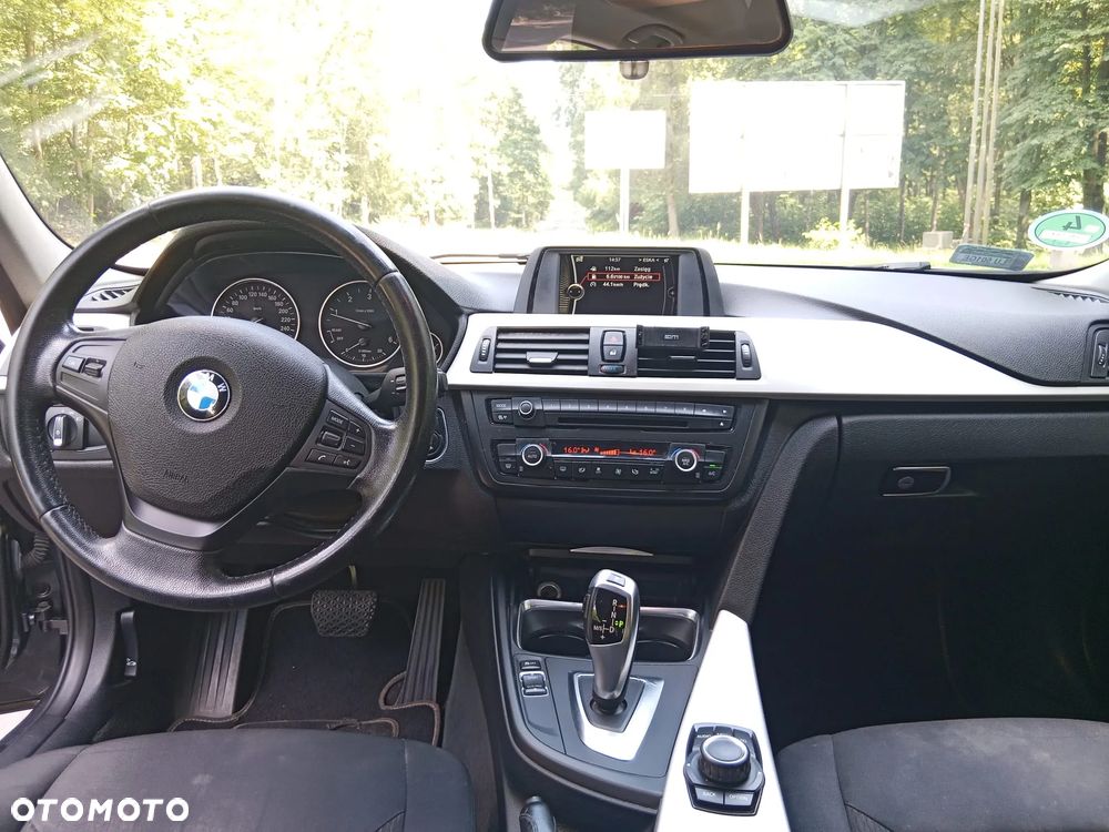 BMW Seria 3 318d - 11