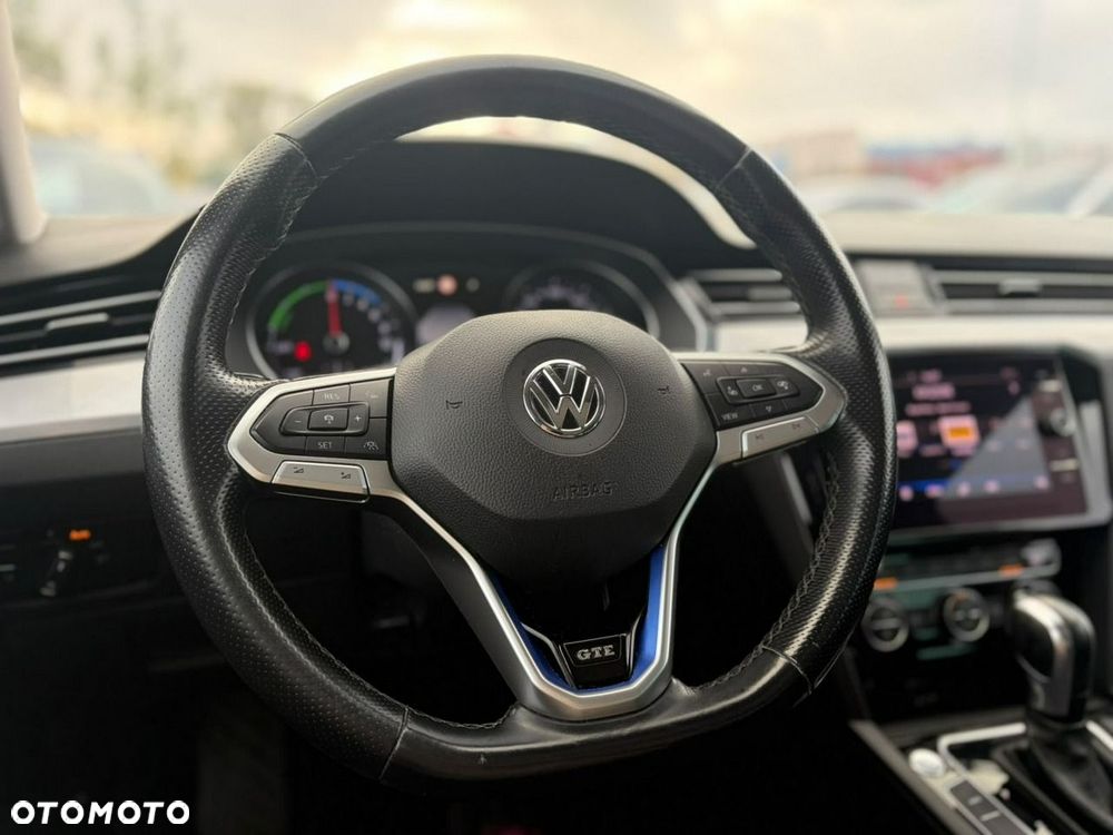 Volkswagen Passat - 10