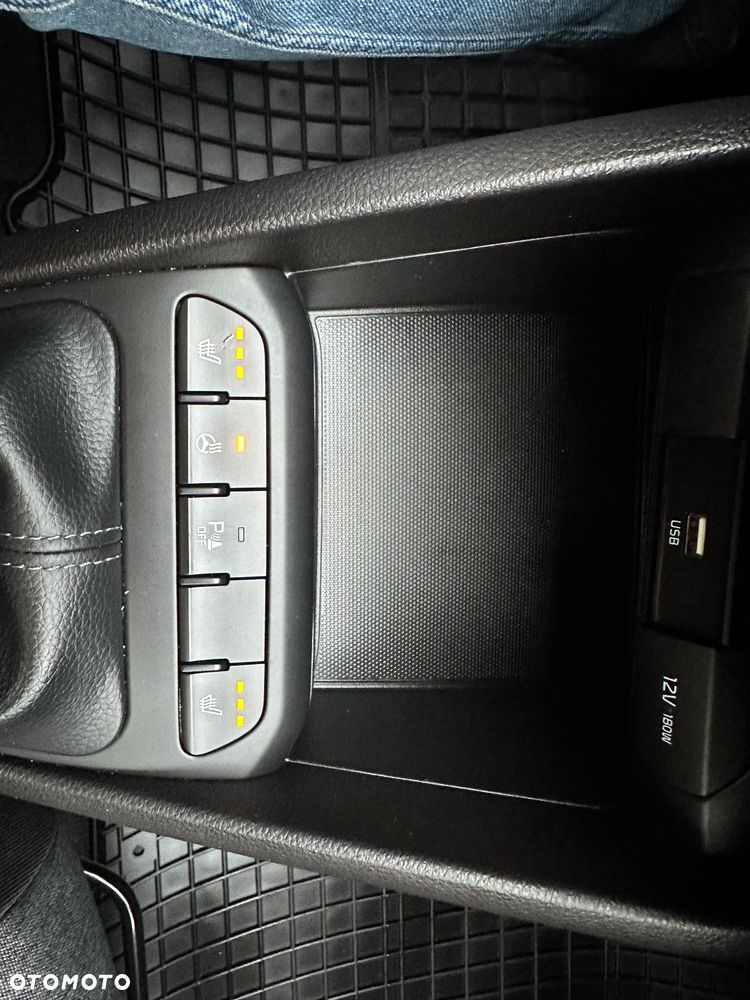 Kia Stonic 1.2 L - 12