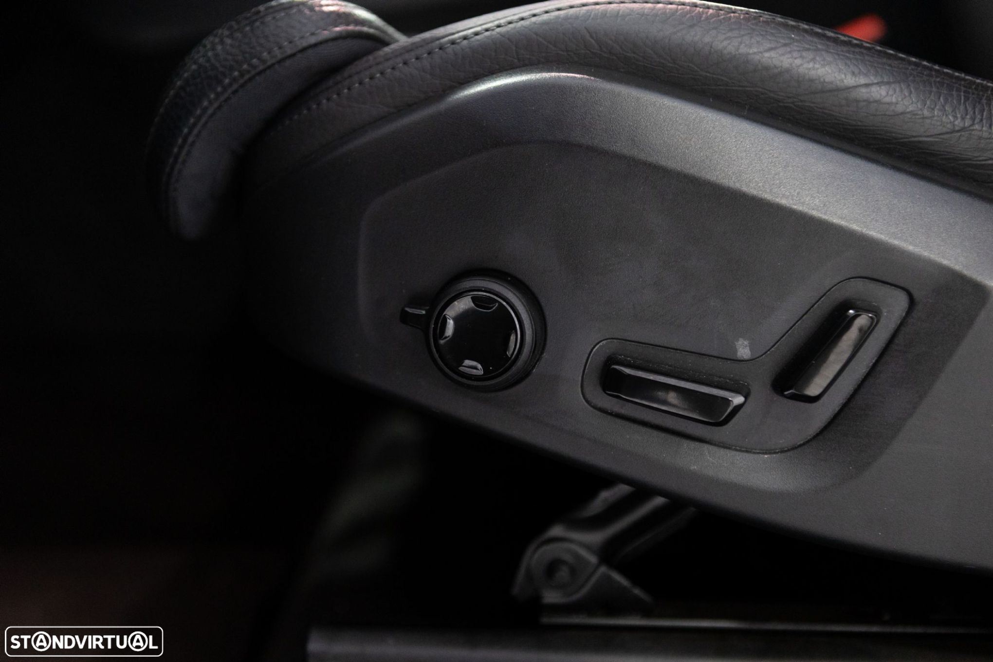 Volvo XC 60 B4 D AWD Geartronic Momentum - 34