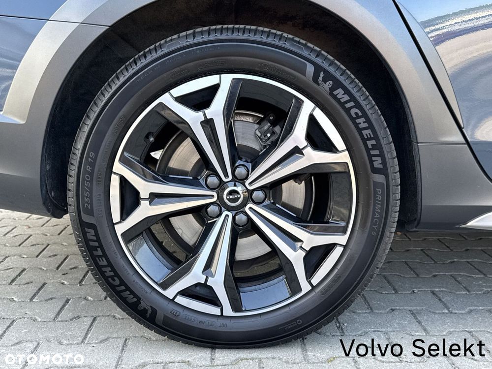 Volvo V90 Cross Country - 23