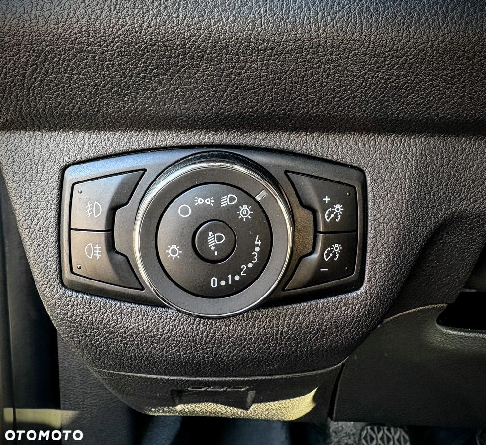 Ford Transit Courier - 10