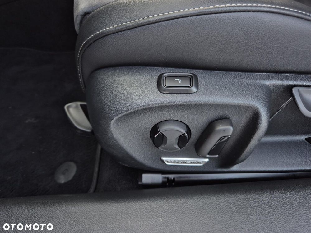 Volkswagen Passat Variant 2.0 TDI EVO Elegance DSG - 13