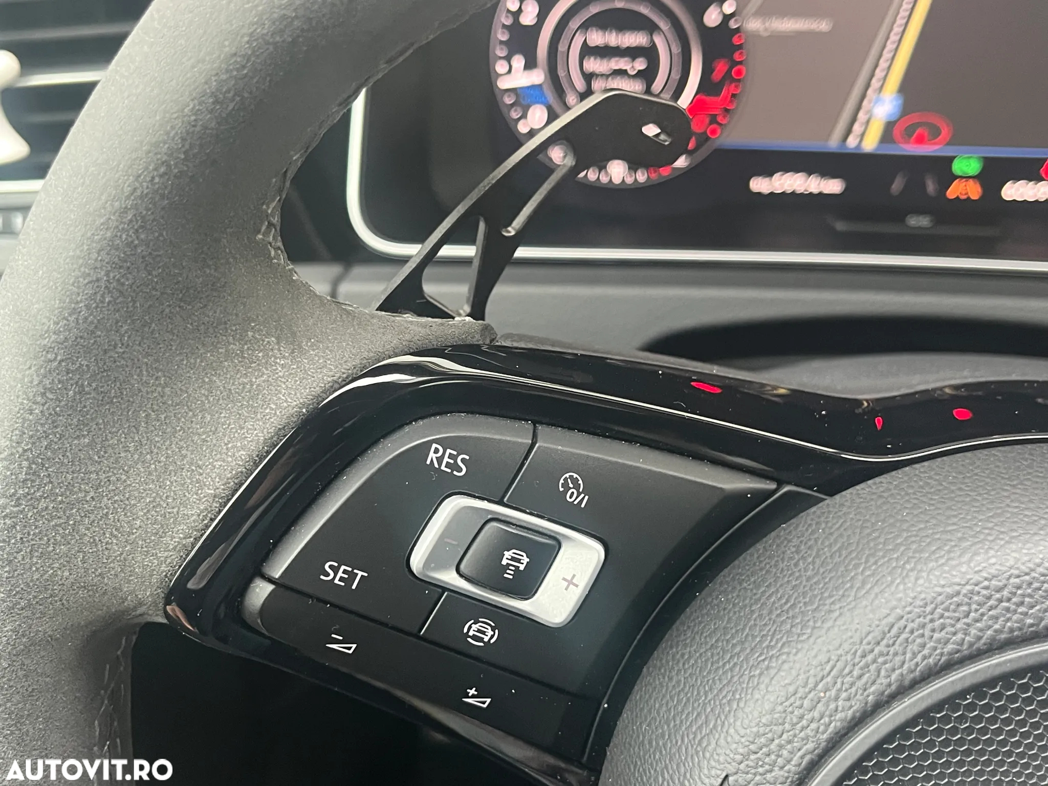 Volkswagen Golf 2.0 TSI DSG R - 11