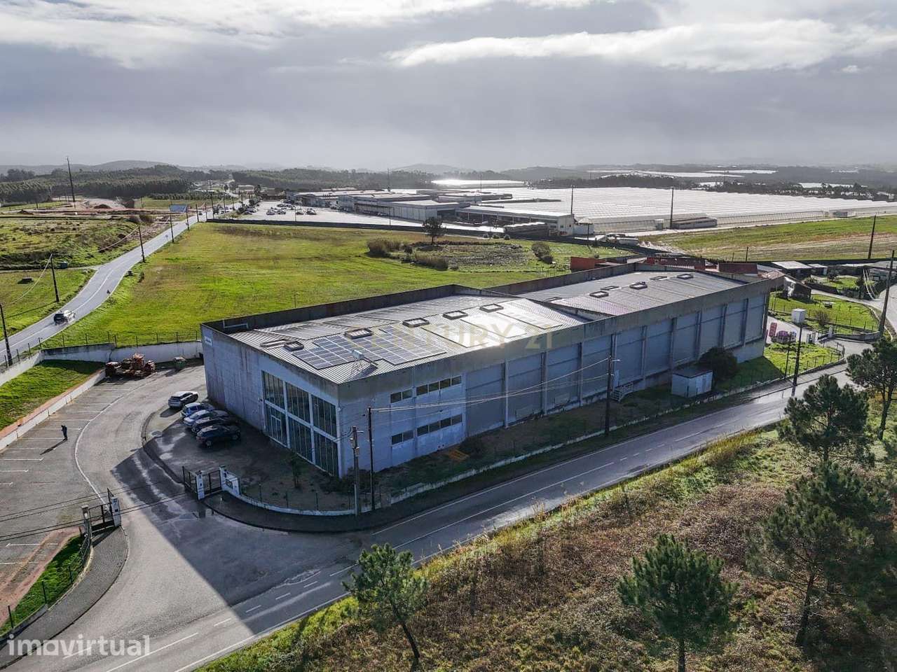 Armazém Industrial junto à Campo Oeste em A-dos-Cunhados - Grande imagem: 3/47