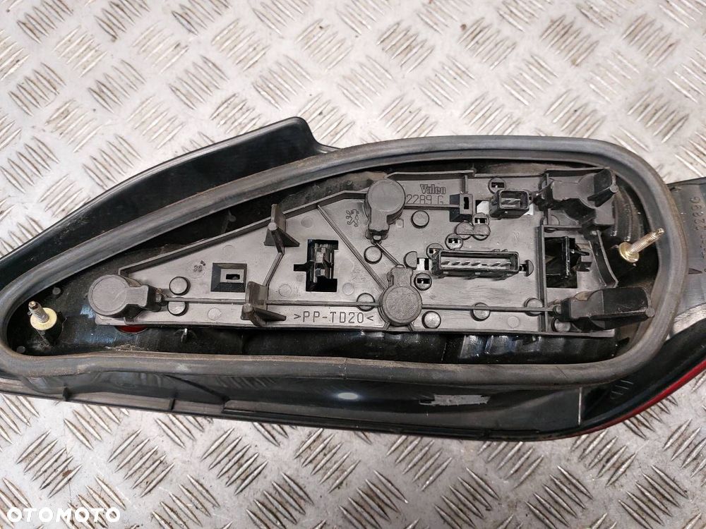 LAMPA LEWY TYŁ PEUGEOT 406 COUPE 2289G - 6
