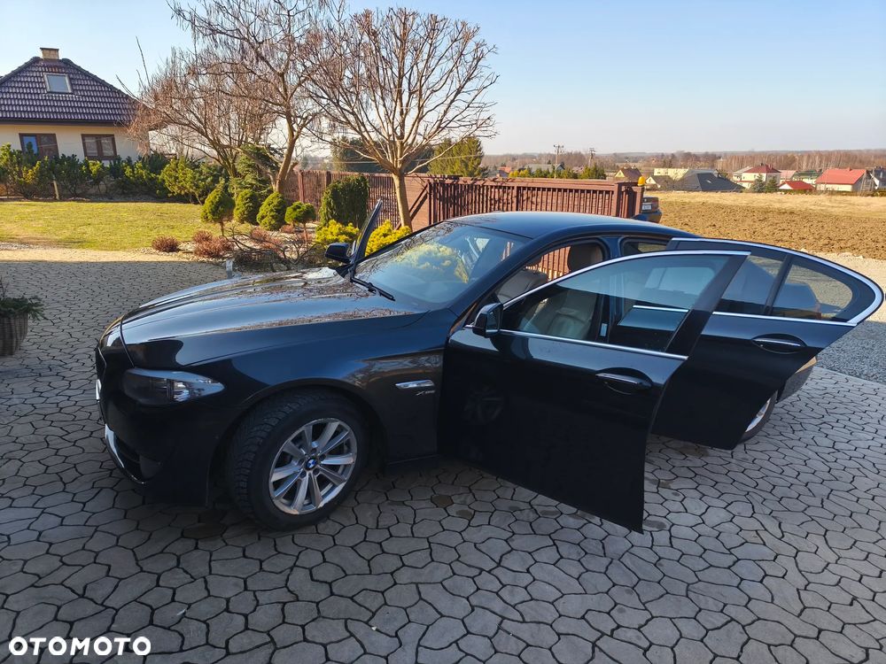 BMW Seria 5 525d xDrive Sport-Aut Luxury Line - 36
