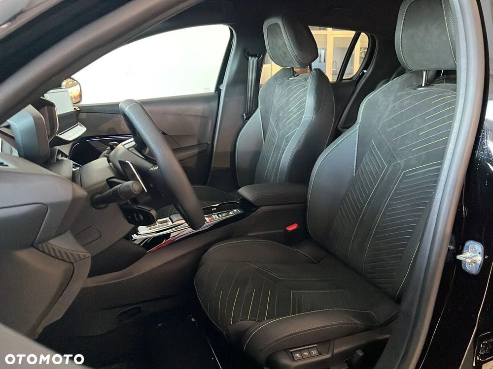 Peugeot 208 1.2 mHEV GT - 12