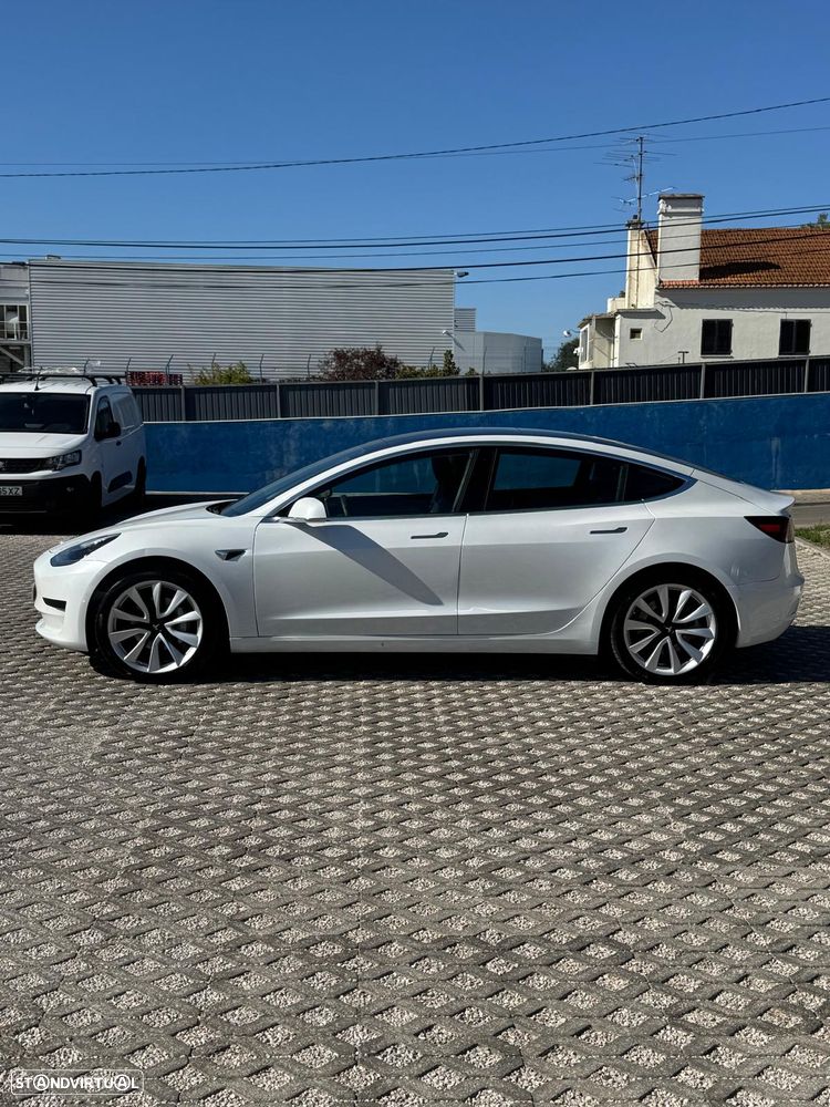 Tesla Model 3 - 8