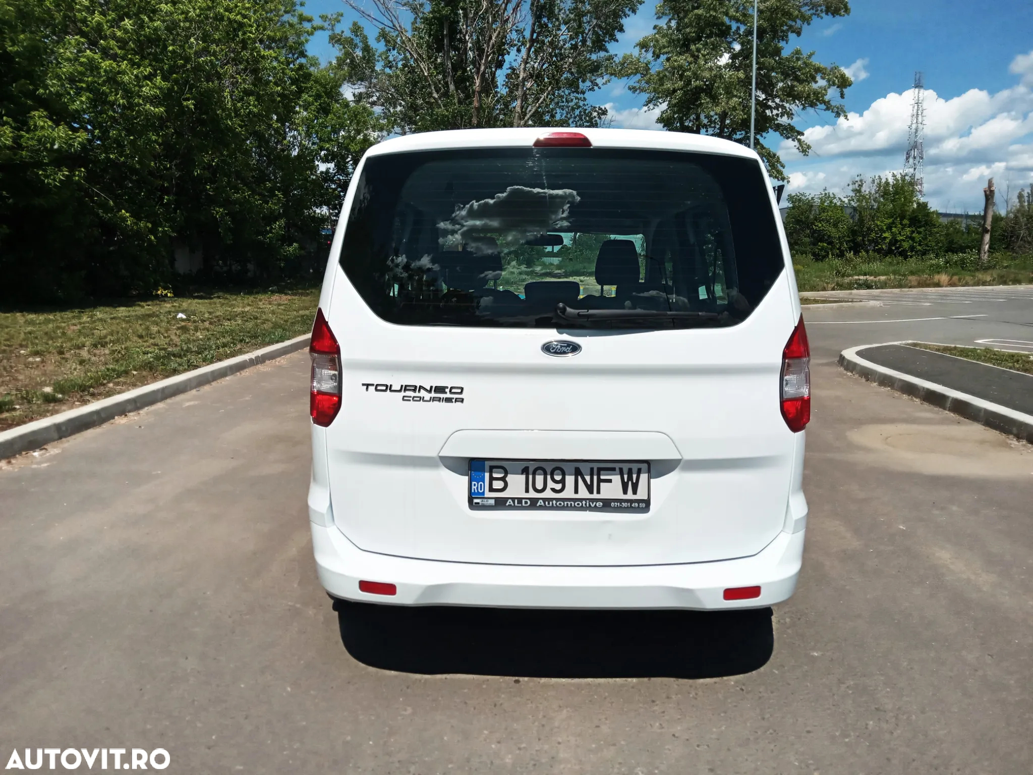 Ford Tourneo Courier 1.5 TDCi Trend - 12