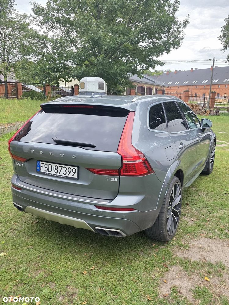 Volvo XC 60 T5 AWD Momentum - 2