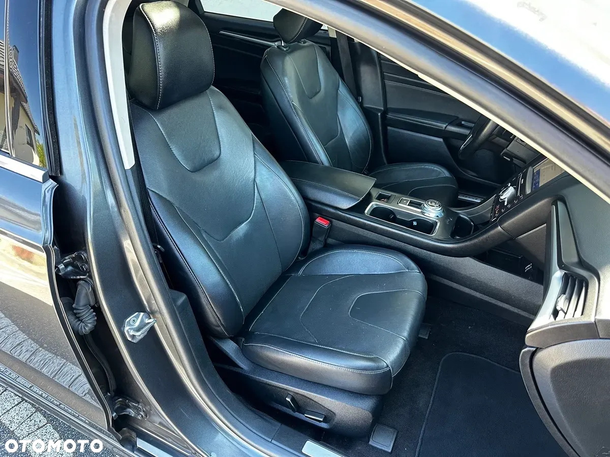 Ford Fusion 2.0 EcoBoost Titanium - 24