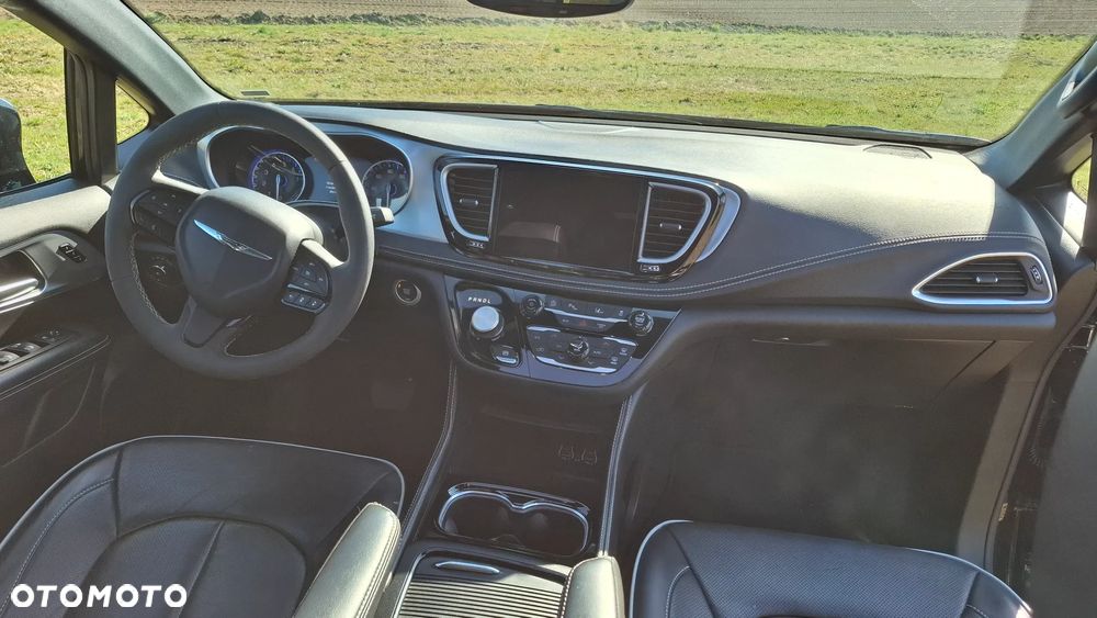 Chrysler Pacifica - 10