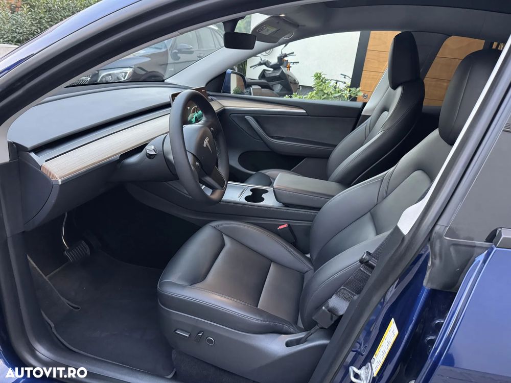 Tesla Model Y - 10