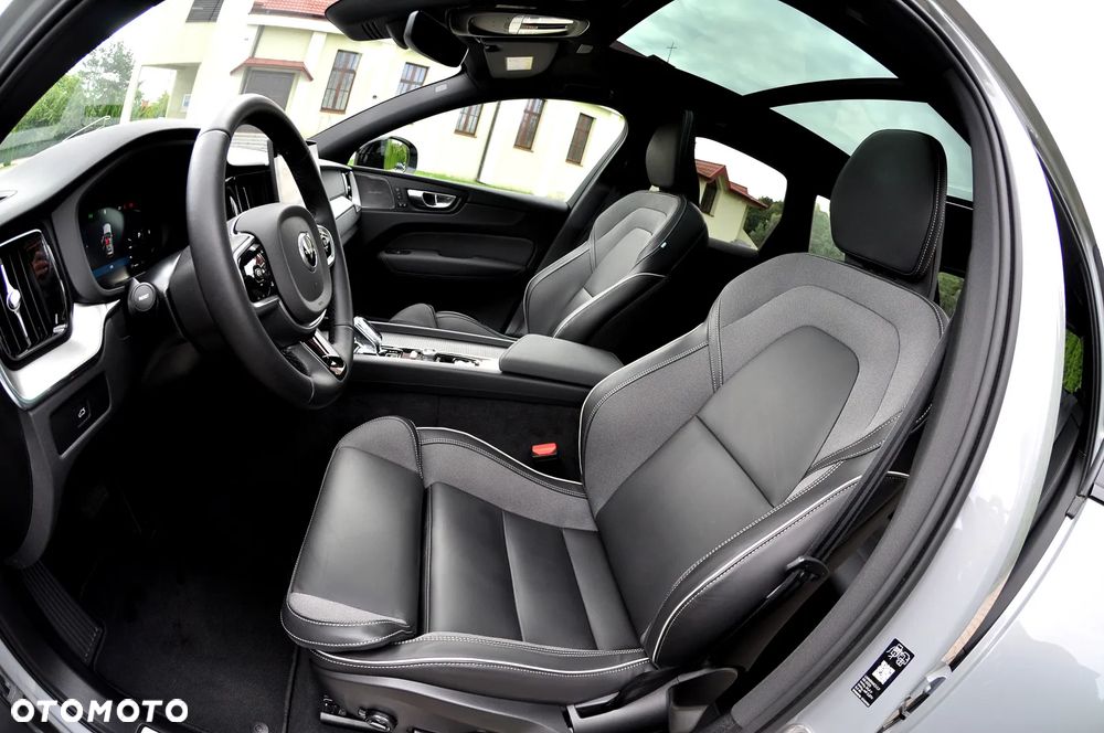 Volvo XC 60 B5 B AWD Plus Dark - 21