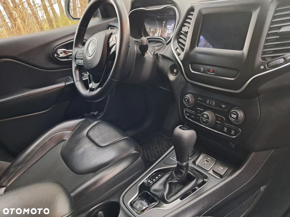 Jeep Cherokee - 23