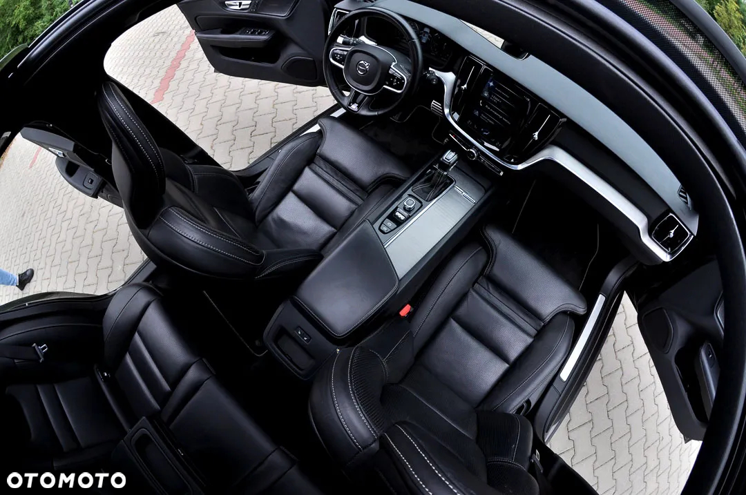Volvo V60 D4 Geartronic R-Design - 20