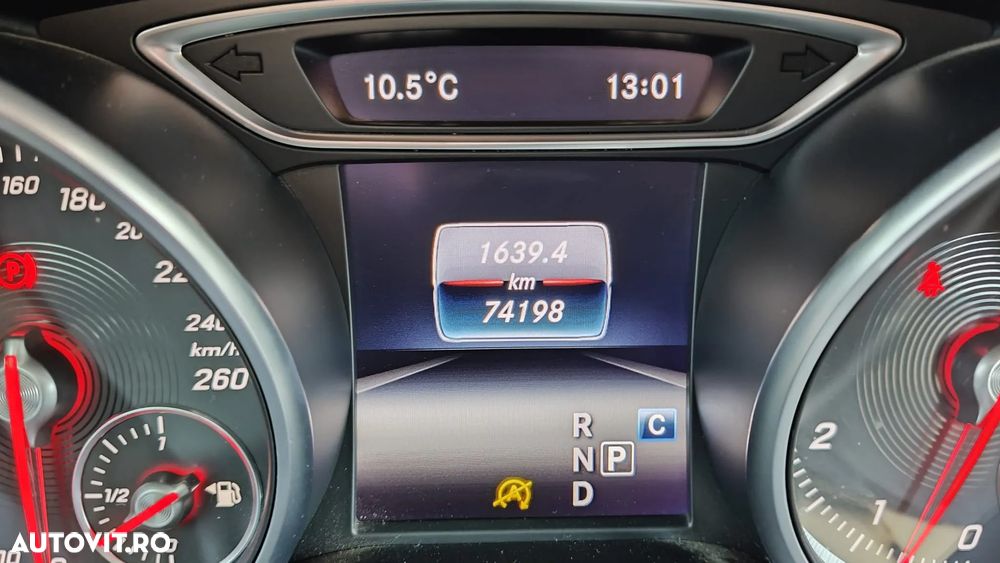 Mercedes-Benz GLA 180 7G-DCT Urban - 13