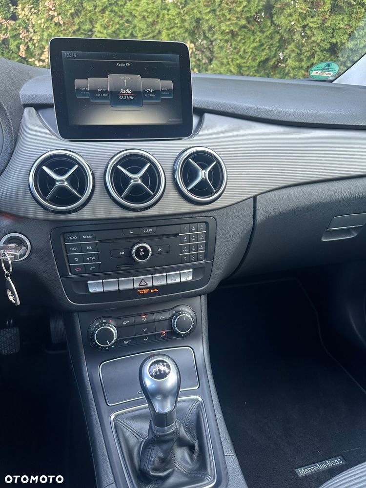 Mercedes-Benz Klasa B 180 Edition - 22