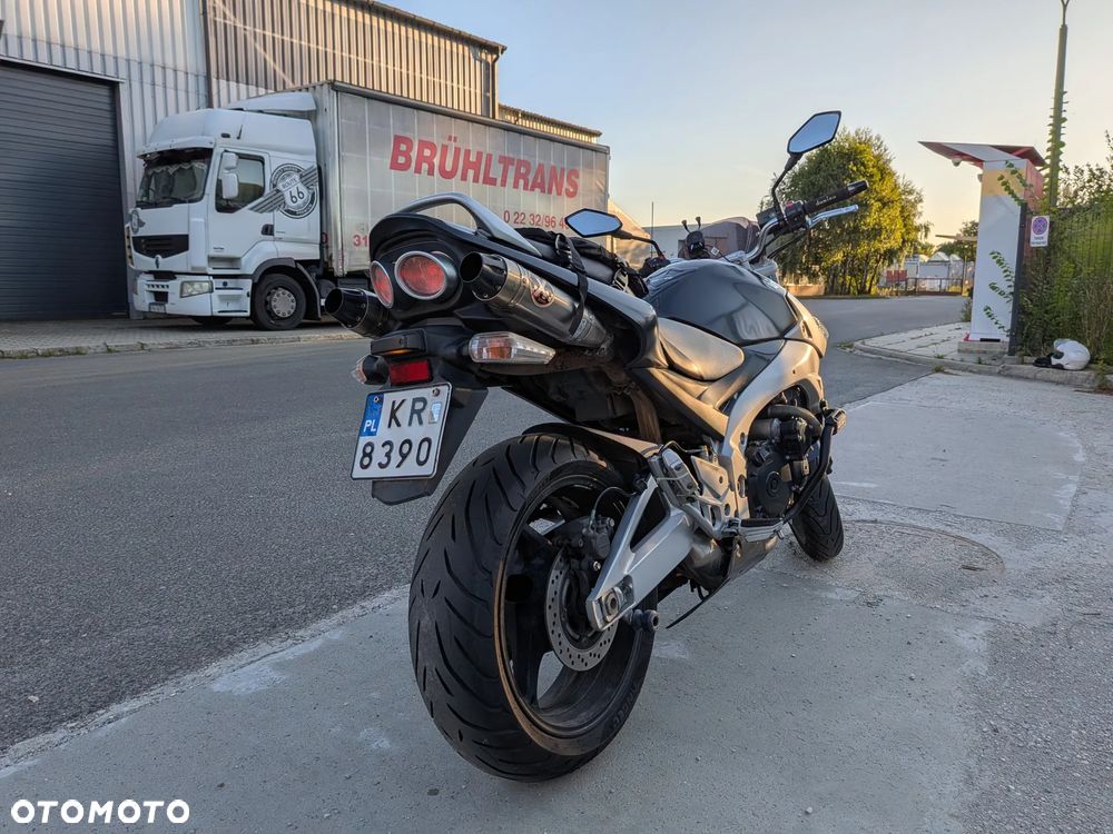 Suzuki GSR - 3