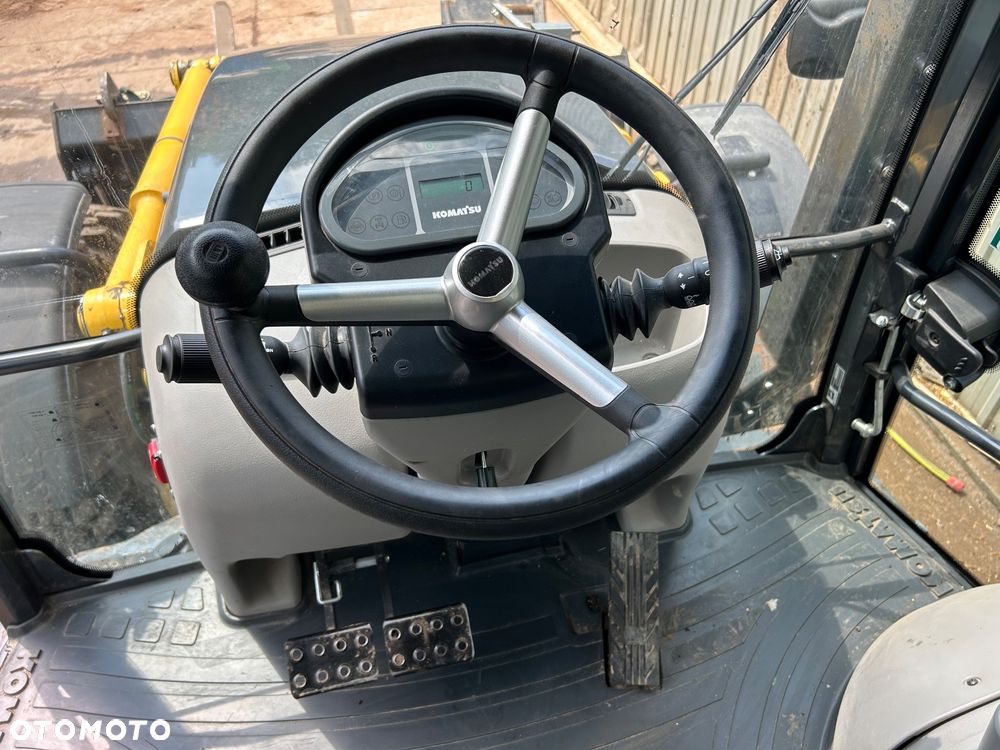 Komatsu WB97-S5 - 11