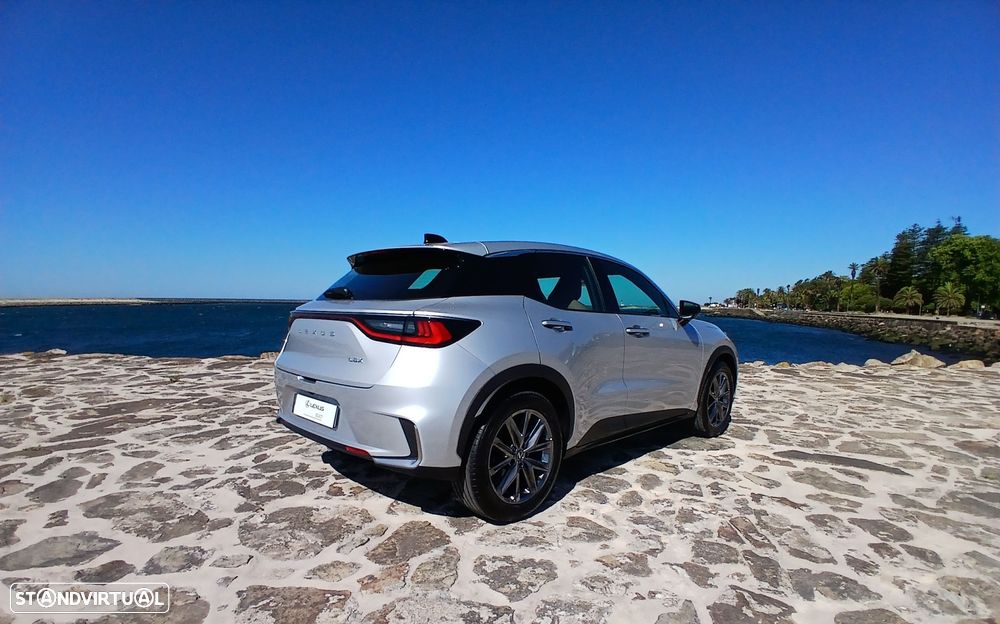 Lexus LBX Elegant - 11