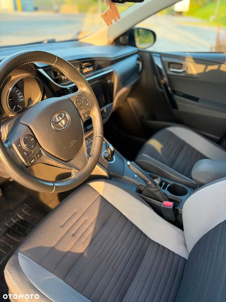Toyota Auris Hybrid 135 Prestige - 13