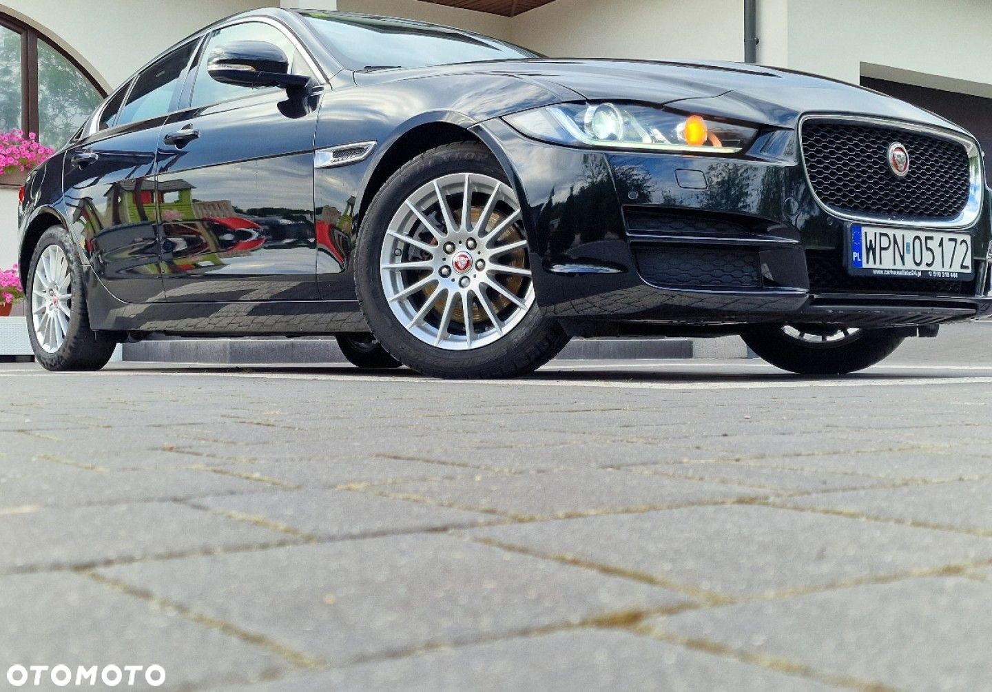 Jaguar XE - 16