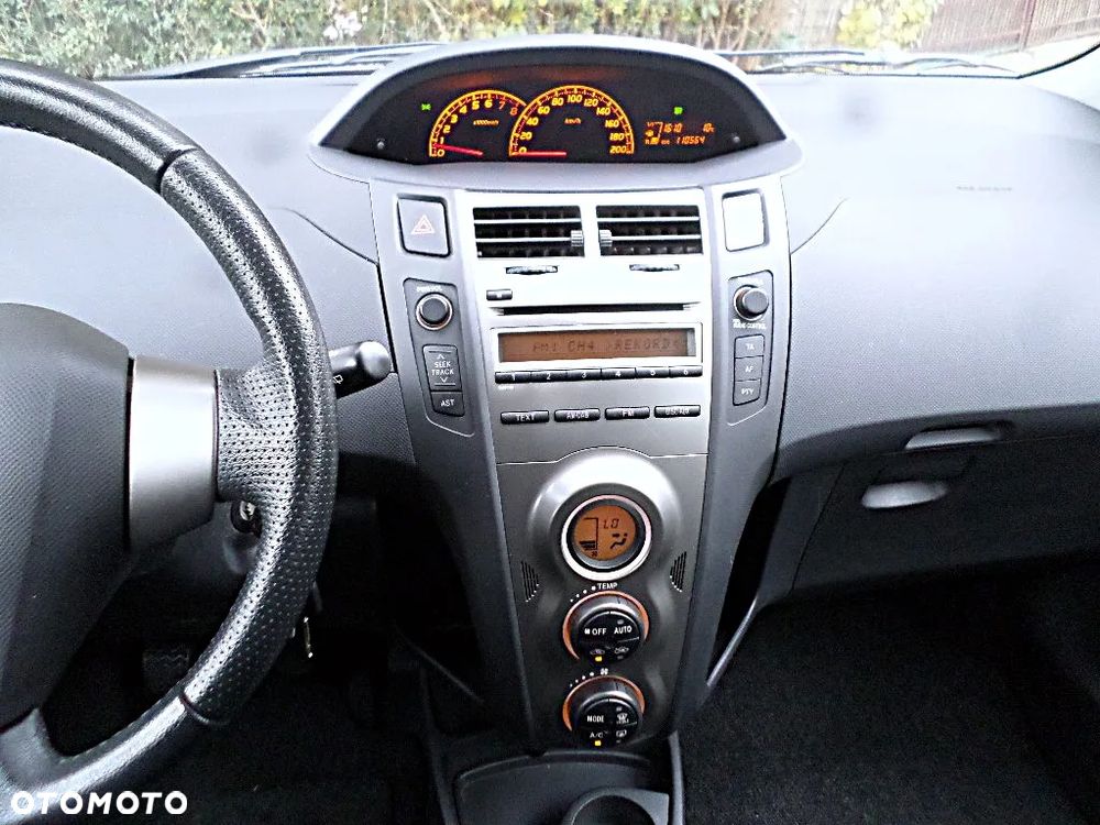Toyota Yaris 1.33 VVT-i Executive - 11