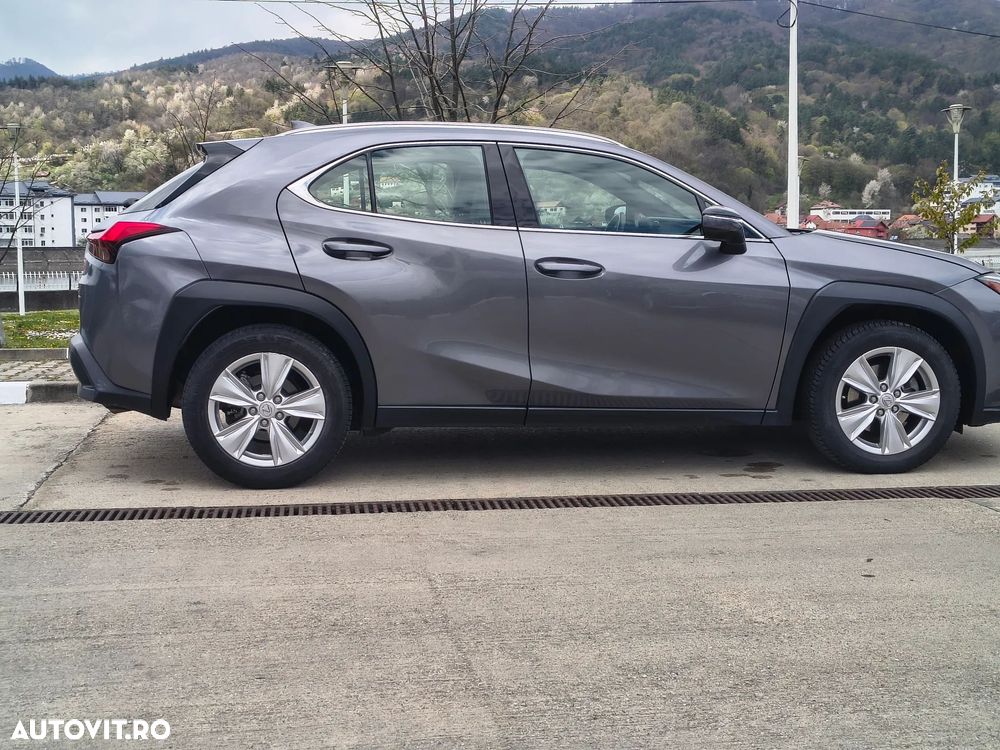 Lexus UX 250h (E-FOUR) Business Edition - 36