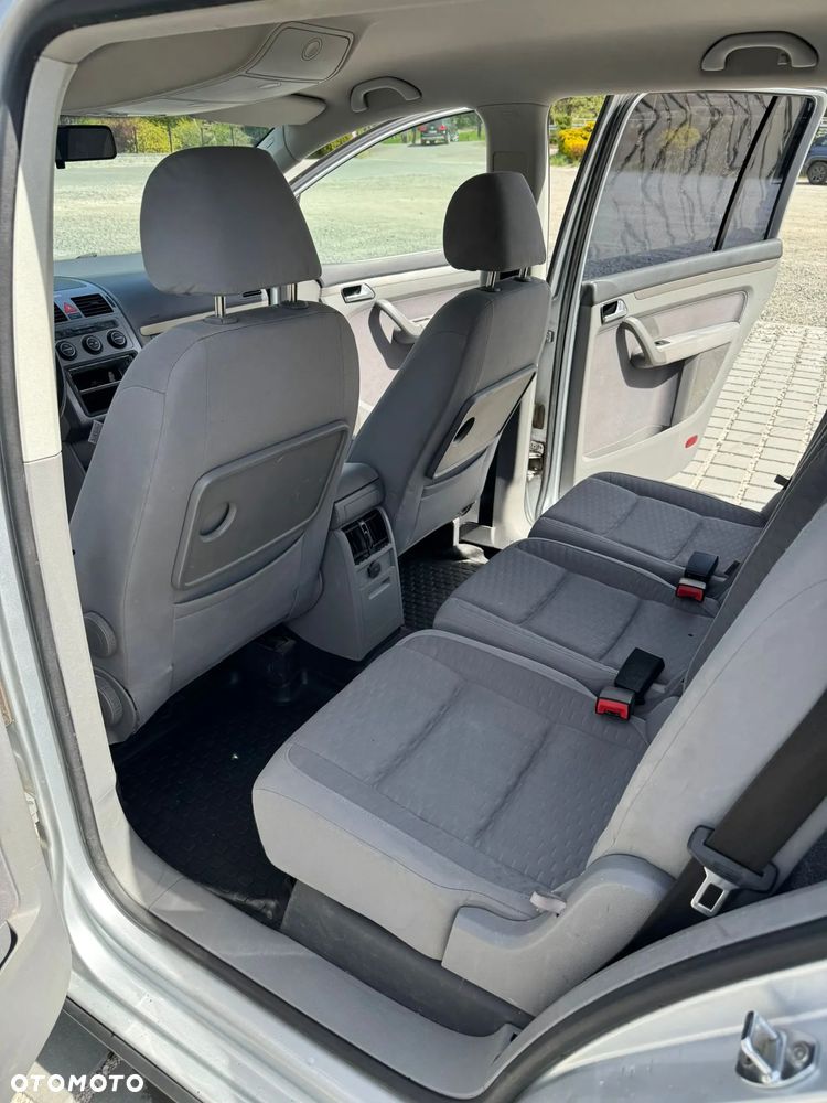 Volkswagen Touran - 9