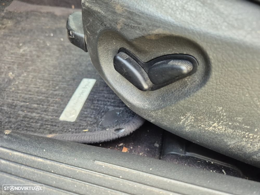 Mercedes-Benz E 220 CDI Avantgarde Aut. - 13