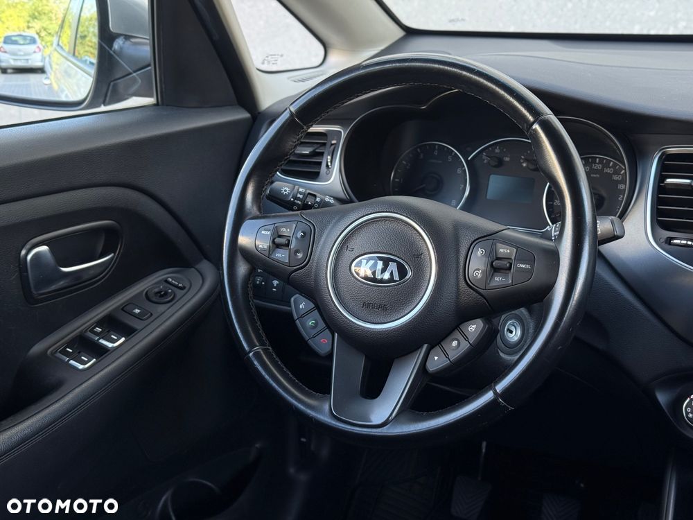 Kia Carens - 10