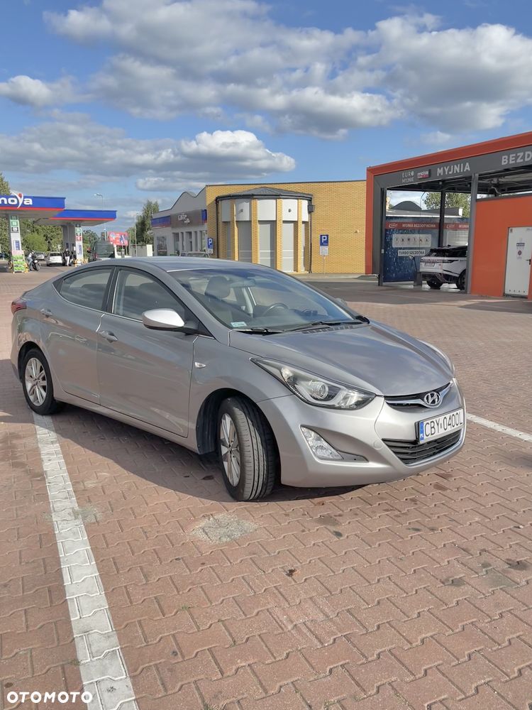 Hyundai Elantra - 3