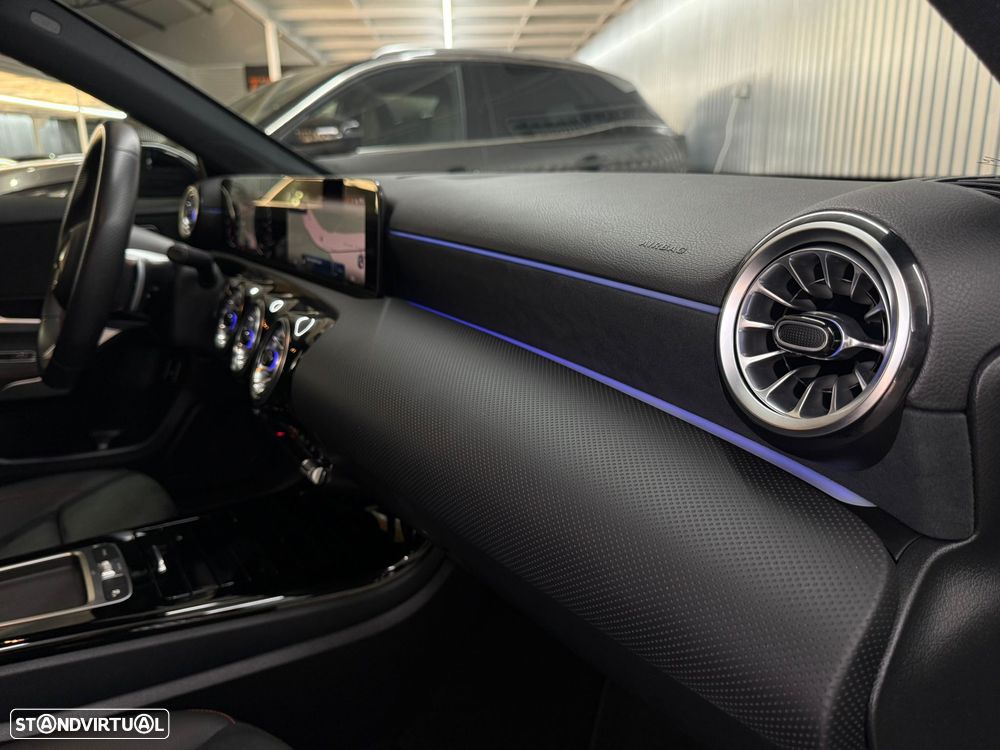 Mercedes-Benz A 250 e AMG Line - 34