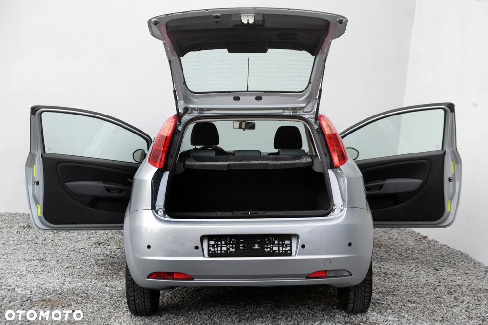 Fiat Punto 1.4 16V Dynamic - 22