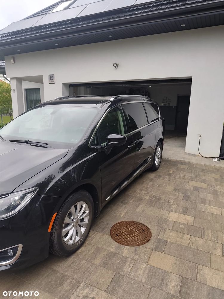 Chrysler Pacifica - 8