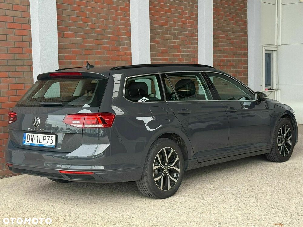 Volkswagen Passat - 4