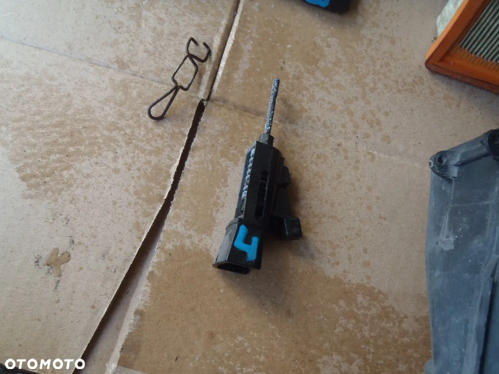 obudowa filtra powietrza zatrzaski termostat rura  fiat uno punto I lancia seicento spi cinquecento sporting 1.1 1.2 8v - 21