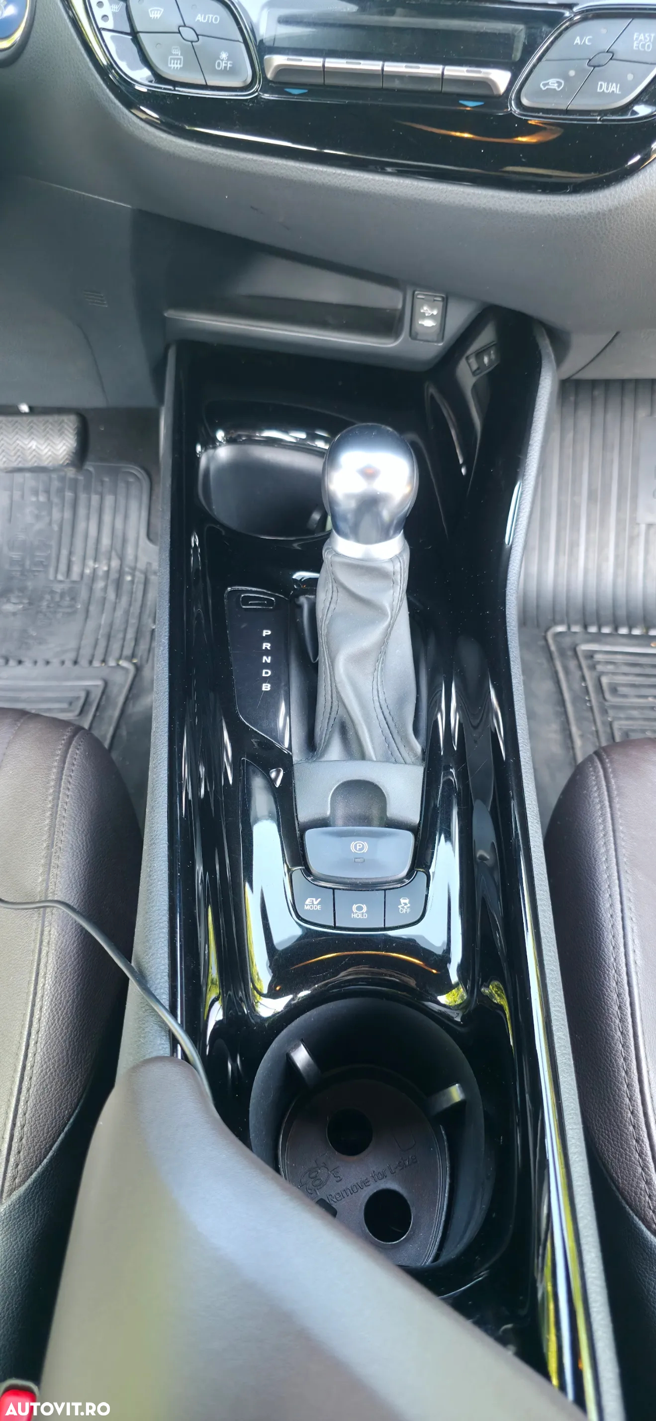 Toyota C-HR 1.8 HSD 122 CP 4x2 CVT C-lassy bi-tone - 13