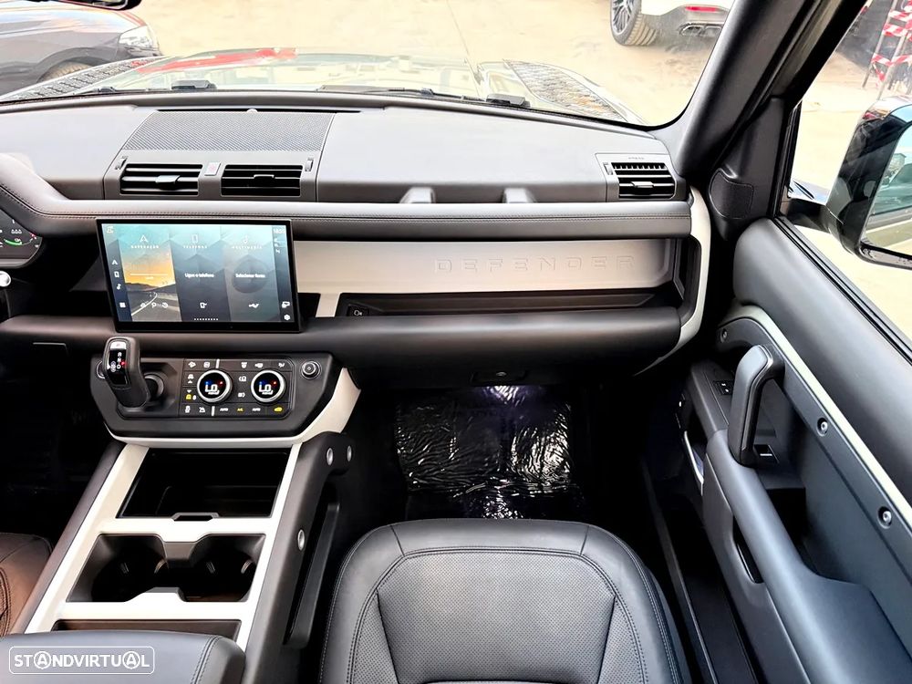 Land Rover Defender 2.0 P300e 110 AWD X-Dynamic HSE - 11