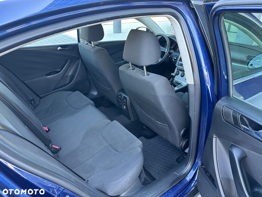 Volkswagen Passat 2.0 TDI Highline - 14