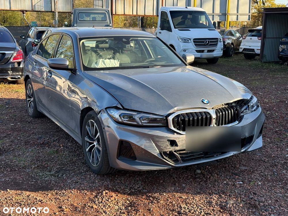 BMW Seria 3 318i - 4