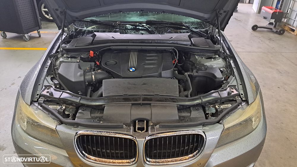 BMW 320 d Touring LifeStyle Auto - 41