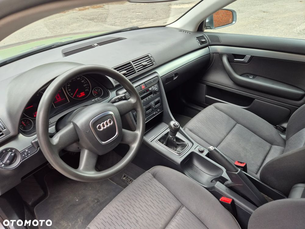 Audi A4 Limousine - 10
