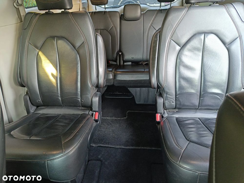 Chrysler Pacifica - 28
