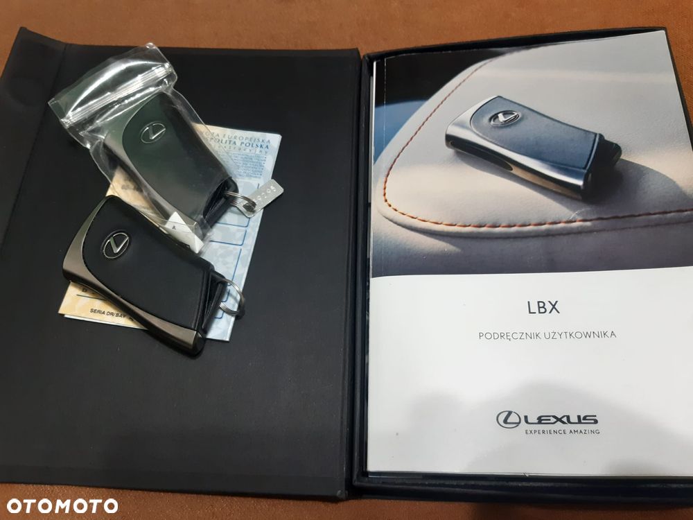 Lexus LBX 1.5 Hybrid - 16