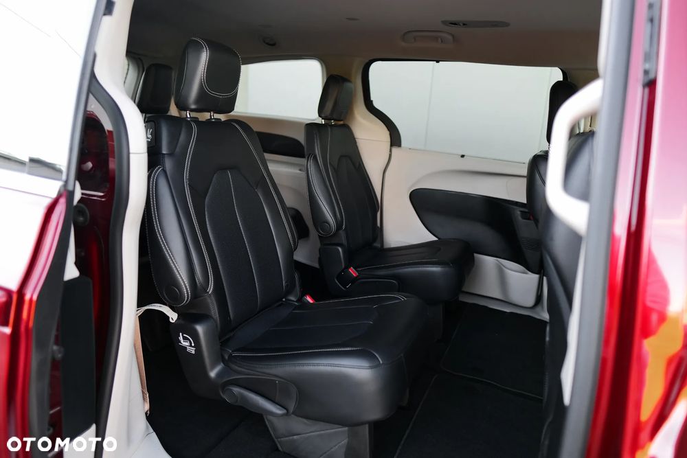 Chrysler Pacifica - 22