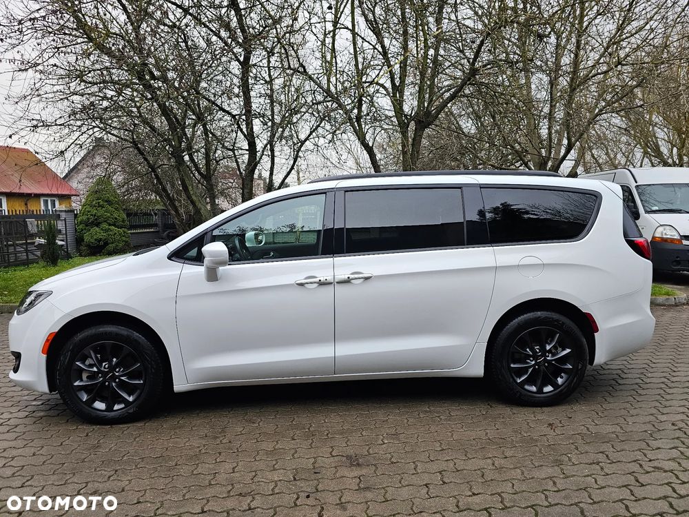 Chrysler Pacifica - 4